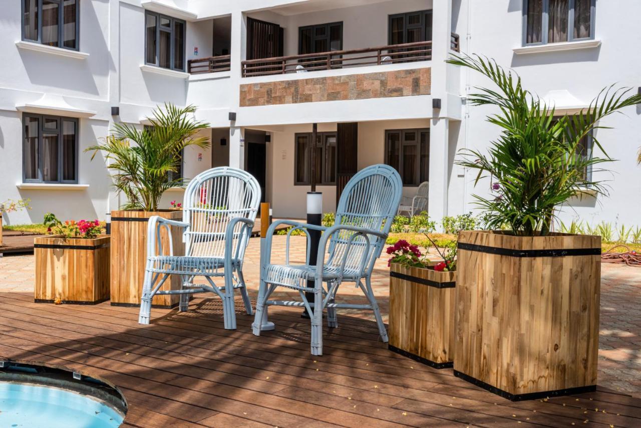 Les Cerisiers Beach Residence, Cosy And Modern 3 Bedroom Apartment Located 50 Metres From The Beach And From All Amenities And Restaurants On The Coastal Road Flic-en-Flacq 외부 사진