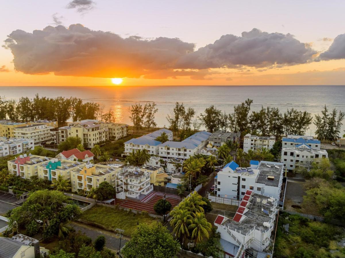 Les Cerisiers Beach Residence, Cosy And Modern 3 Bedroom Apartment Located 50 Metres From The Beach And From All Amenities And Restaurants On The Coastal Road Flic-en-Flacq 외부 사진