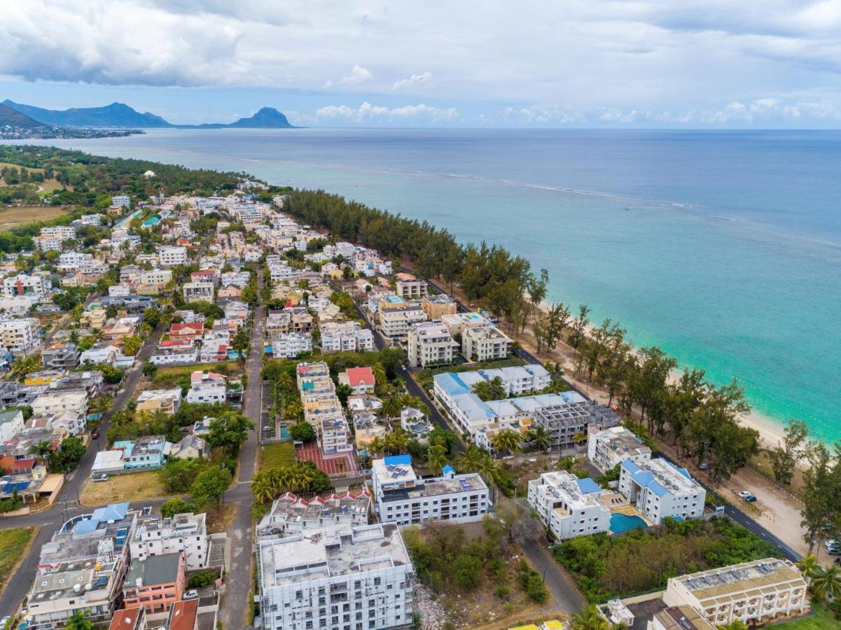 Les Cerisiers Beach Residence, Cosy And Modern 3 Bedroom Apartment Located 50 Metres From The Beach And From All Amenities And Restaurants On The Coastal Road Flic-en-Flacq 외부 사진