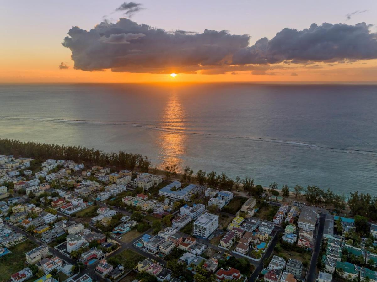 Les Cerisiers Beach Residence, Cosy And Modern 3 Bedroom Apartment Located 50 Metres From The Beach And From All Amenities And Restaurants On The Coastal Road Flic-en-Flacq 외부 사진